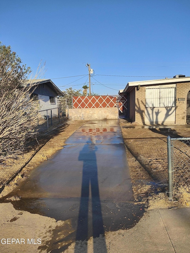 338 Maricela Dr, El Paso, TX 79915 - view of asphalt driveway