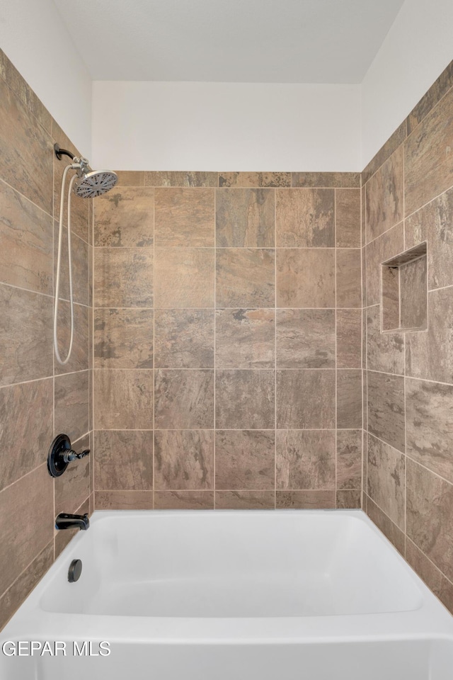 12776 Runway Ave, El Paso, TX 79928 - full bath featuring shower / washtub combination