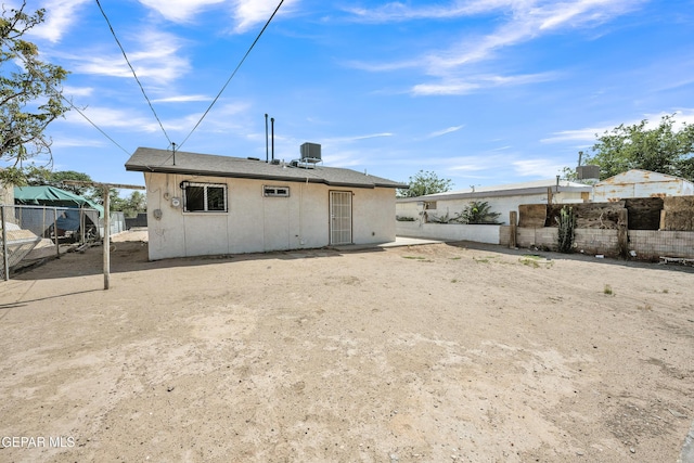 729 Delhi Dr, Socorro, TX 79927 - view of rear view of house