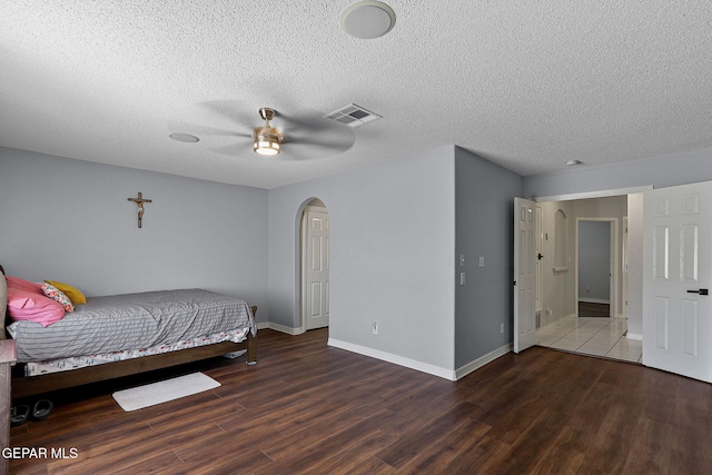 1461 Luz De Luna Pl, El Paso, TX 79912 - bedroom with arched walkways, wood finished floors, baseboards, a textured ceiling, and ceiling fan