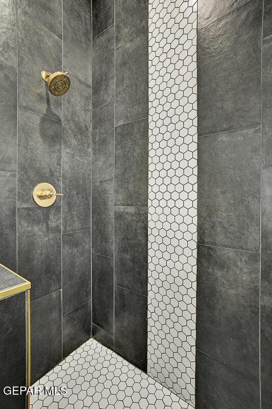 12036 Cotton Cloud Way, Socorro, TX 79927 - bathroom with tiled shower