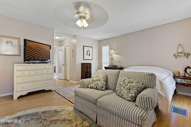 1428 Camino Alto Rd, El Paso, TX 79902 - bedroom featuring light wood-style flooring, baseboards, ceiling fan, and a closet