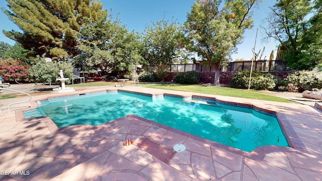 492 Country Oaks Dr, El Paso, TX 79932 - view of pool with a patio and a fenced backyard