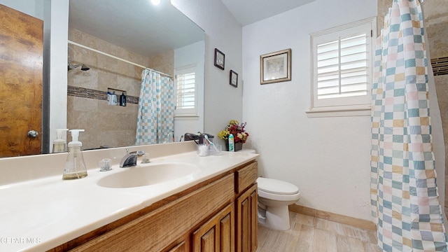 492 Country Oaks Dr, El Paso, TX 79932 - bathroom with toilet, vanity, a shower with shower curtain, and baseboards
