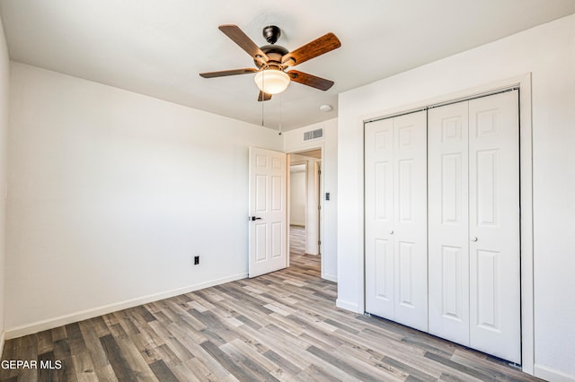 13090 Socorro Rd, San Elizario, TX 79849 - unfurnished bedroom with light wood-type flooring, baseboards, a closet, and a ceiling fan