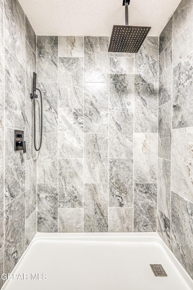 13090 Socorro Rd, San Elizario, TX 79849 - full bath featuring tiled shower and a textured ceiling