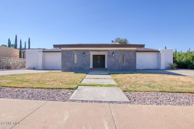 6504 Camino Fuente Dr, El Paso, TX 79912 - view of front of house featuring a front lawn and stucco siding