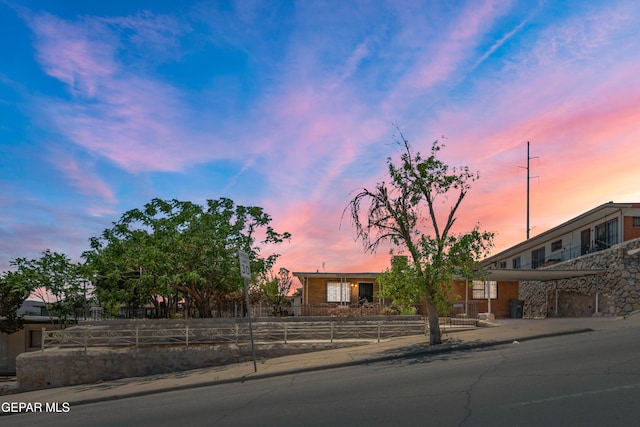 1611 N Kansas St, El Paso, TX 79902 - view of front facade