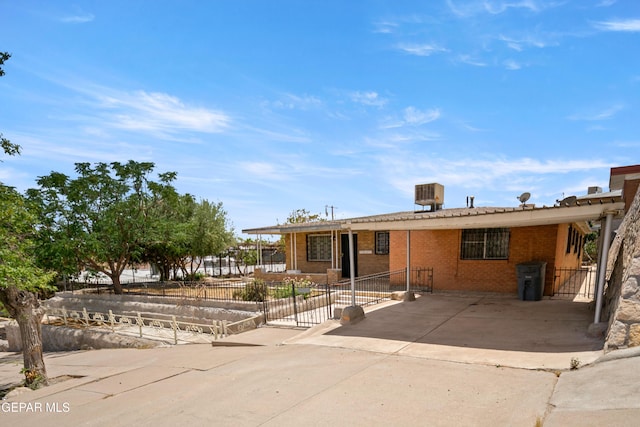 1611 N Kansas St, El Paso, TX 79902 - ranch-style house with brick siding