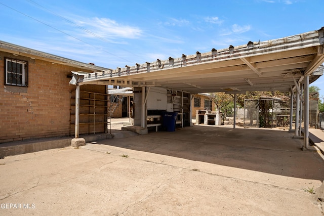1611 N Kansas St, El Paso, TX 79902 - view of car parking
