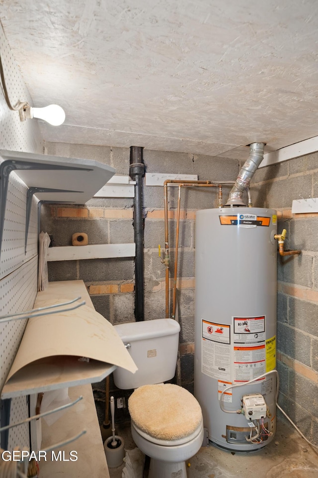 1611 N Kansas St, El Paso, TX 79902 - utility room featuring gas water heater