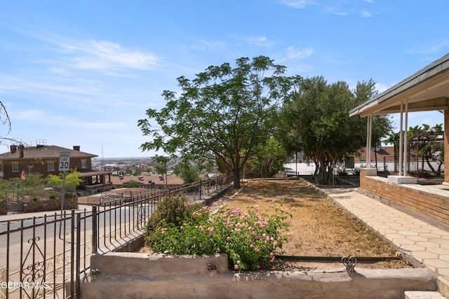 1611 N Kansas St, El Paso, TX 79902 - view of yard