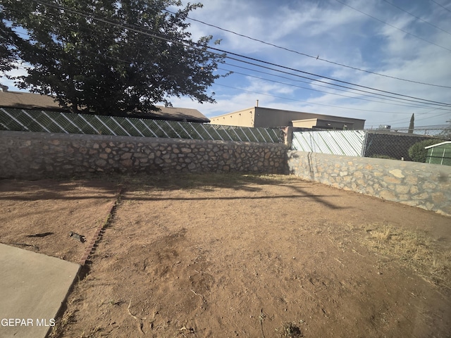 5121 Juliandra Ave, El Paso, TX 79924 - view of yard