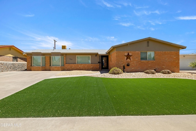 8213 Mineola Dr, El Paso, TX 79925 - ranch-style house featuring brick siding and a front lawn