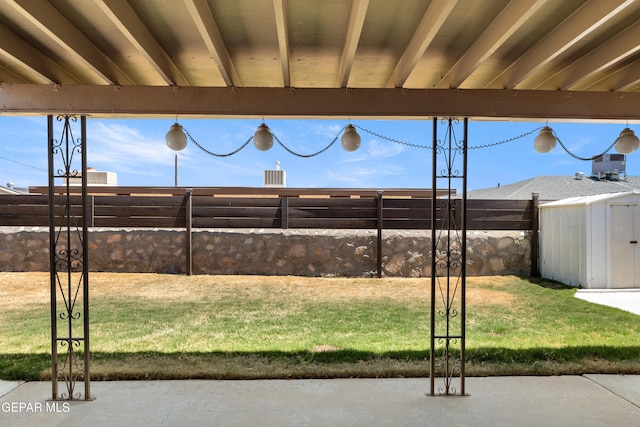 8213 Mineola Dr, El Paso, TX 79925 - view of yard