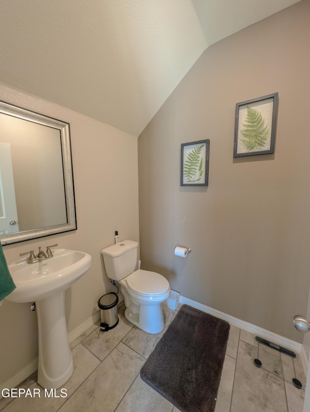 12301 Desert Heights Ct, El Paso, TX 79938 - bathroom featuring vaulted ceiling and toilet