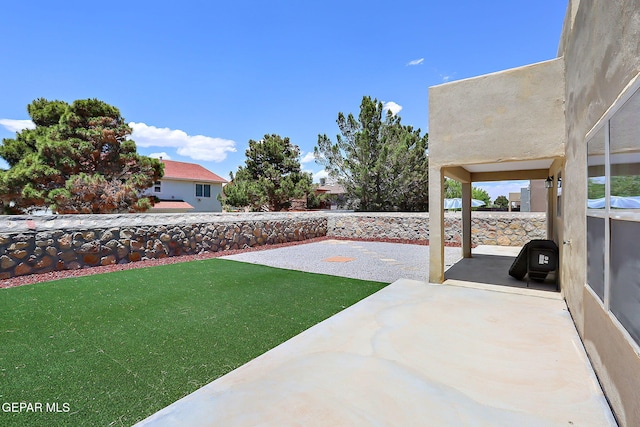 533 Cedarwood Ave, El Paso, TX 79928 - view of yard featuring a patio