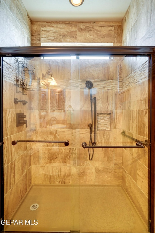 7301 Brays Landing Dr, El Paso, TX 79911 - bathroom with tiled shower