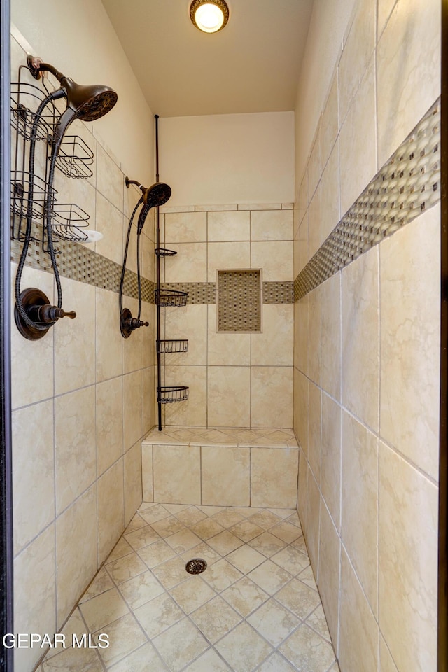 7301 Brays Landing Dr, El Paso, TX 79911 - bathroom featuring a tile shower