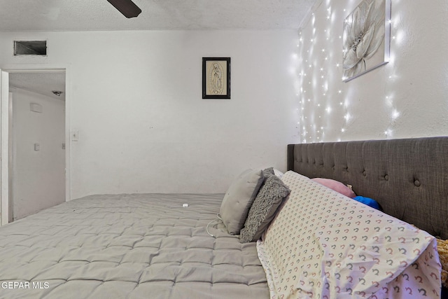 8957 Robert Dr Unit A & B, El Paso, TX 79904 - bedroom featuring a textured ceiling