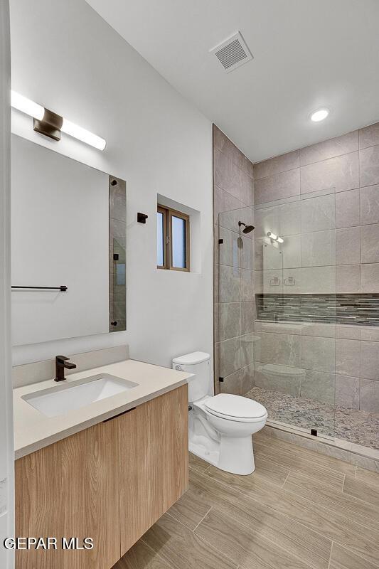 820 W Gate, El Paso, TX 79932 - bathroom with toilet, vanity, walk in shower, and recessed lighting