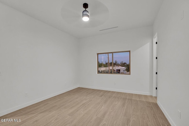 820 W Gate, El Paso, TX 79932 - unfurnished room featuring a ceiling fan, light wood-style flooring, and baseboards