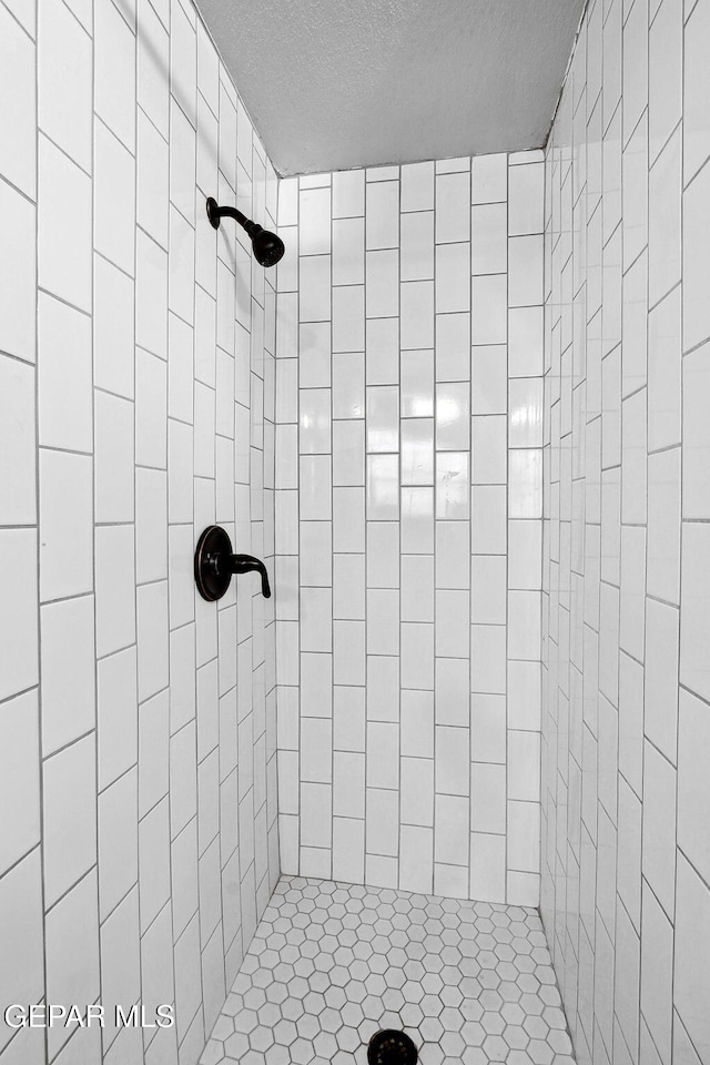 6008 Camino Alegre Dr, El Paso, TX 79912 - full bath featuring a tile shower and a textured ceiling