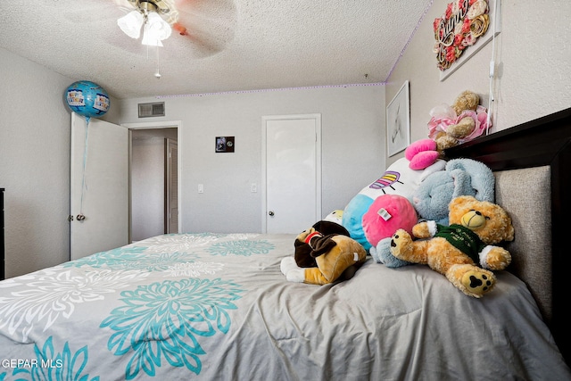 6008 Camino Alegre Dr, El Paso, TX 79912 - bedroom featuring a textured ceiling and ceiling fan