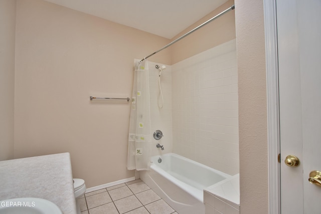 216 Desert Garden Dr, Santa Teresa, NM 88008 - bathroom featuring tile patterned flooring, shower / bath combo, toilet, vanity, and baseboards