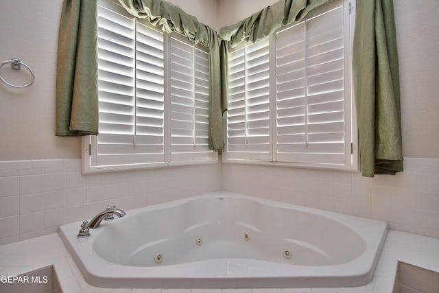 216 Desert Garden Dr, Santa Teresa, NM 88008 - bathroom with a tub with jets