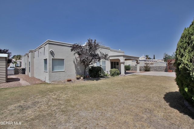 216 Desert Garden Dr, Santa Teresa, NM 88008 - view of front facade with a front lawn and stucco siding