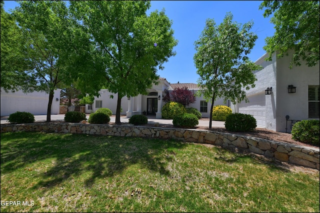 4490 Shadow Willow Dr, El Paso, TX 79922 - view of front facade featuring a front yard and stucco siding