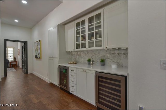 4490 Shadow Willow Dr, El Paso, TX 79922 - indoor dry bar featuring beverage cooler, decorative backsplash, dark wood-type flooring, recessed lighting, and baseboards