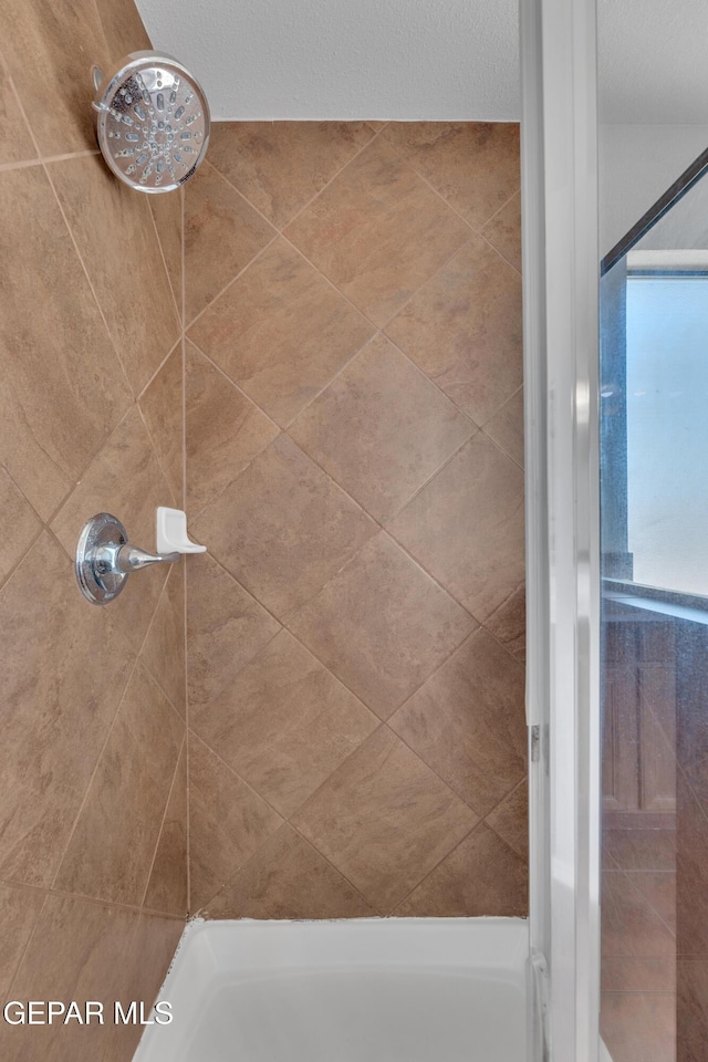 14378 N Cave Dr, El Paso, TX 79938 - full bathroom featuring a tile shower