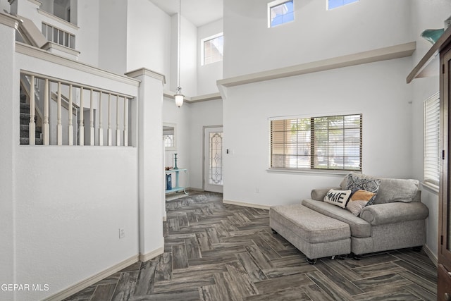12800 Tierra Alexis Dr, El Paso, TX 79938 - living room featuring a high ceiling and baseboards