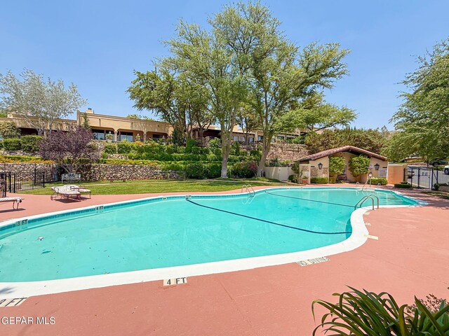6006 Balcones Ct Unit 19, El Paso, TX 79912 - view of community pool