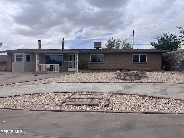 318 Olivia Cir, El Paso, TX 79912 - single story home featuring brick siding