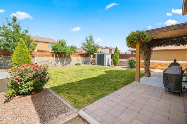 2216 Azure Point Ave, El Paso, TX 79938 - view of yard with a patio