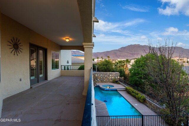 6308 Franklin Vis, El Paso, TX 79912 - view of swimming pool featuring a mountain view, a pool with connected hot tub, and a patio