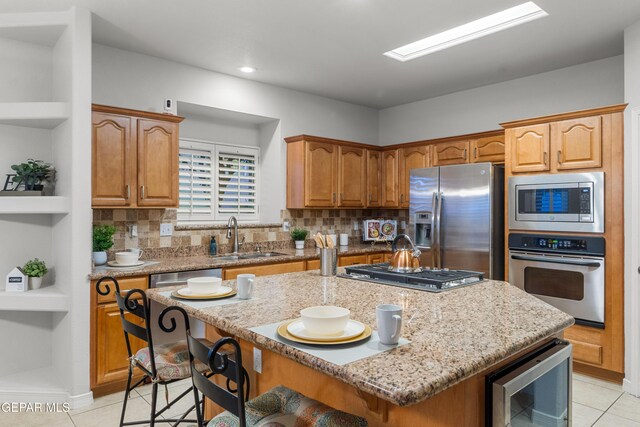 6308 Franklin Vis, El Paso, TX 79912 - kitchen with stainless steel appliances, a sink, beverage cooler, open shelves, and a breakfast bar