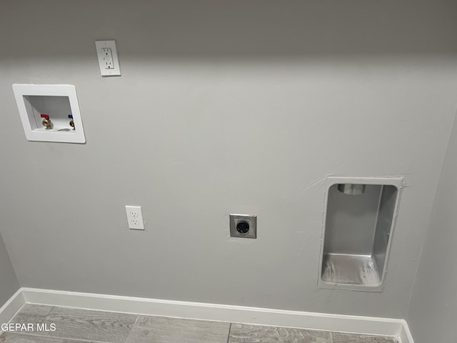 497 Plateau Dr, Socorro, TX 79927 - laundry room with electric dryer hookup, baseboards, and washer hookup