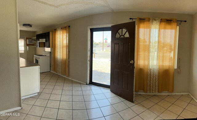 7800 Monterrey Dr, El Paso, TX 79915 - foyer with light tile patterned flooring and baseboards
