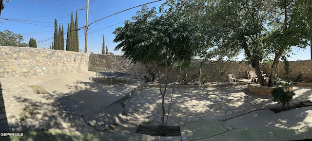 7800 Monterrey Dr, El Paso, TX 79915 - fenced backyard with a patio area