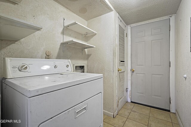 4112 Blackstone Ct, El Paso, TX 79922 - laundry area featuring washer / dryer, a textured ceiling, light tile patterned flooring, baseboards, and a textured wall