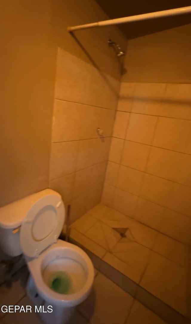 360 Sleepy Hollow St, El Paso, TX 79932 - bathroom with toilet, tiled shower, and tile patterned floors