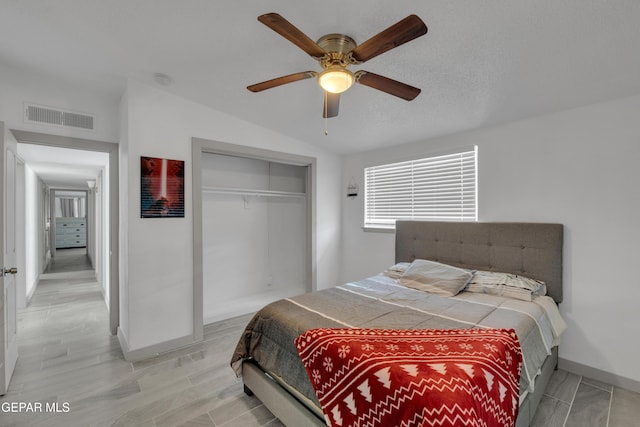 10109 Saigon Dr, El Paso, TX 79925 - bedroom with baseboards, a closet, light wood-style flooring, and a ceiling fan