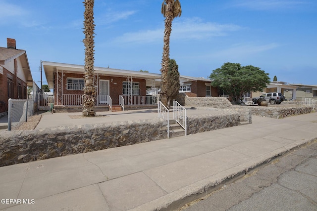4013 Hueco Ave, El Paso, TX 79903 - single story home featuring a porch and brick siding