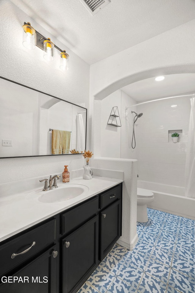 14382 Karen Point Ct, El Paso, TX 79938 - bathroom featuring vanity, toilet, and shower / tub combo with curtain