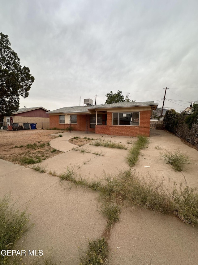 10041 Newcastle Dr, El Paso, TX 79924 - ranch-style home with brick siding