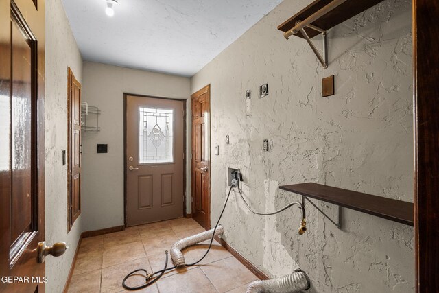 5300 Crawford Rd, Santa Teresa, NM 88008 - entrance foyer featuring light tile patterned floors and a textured wall